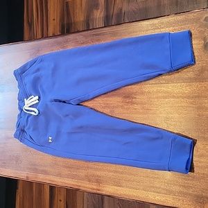 Mens size Medium, ankled Under Armour sweatpants with draw string and pockets.